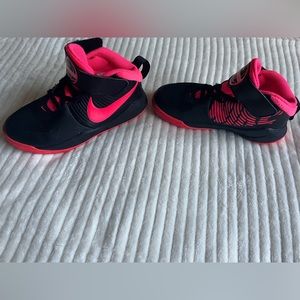 Kids Nike Team Hustle Basketball Sneakers